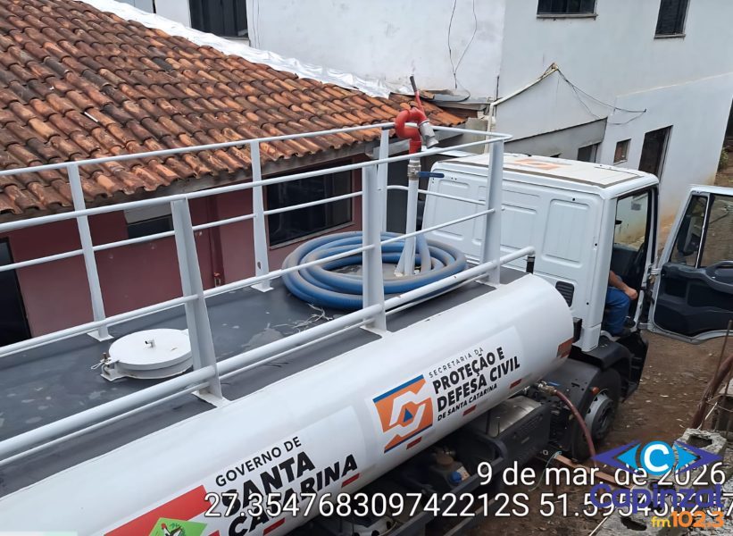 Defesa Civil entrega 7 mil litros de água em propriedade do Loteamento São Roque devido à estiagem