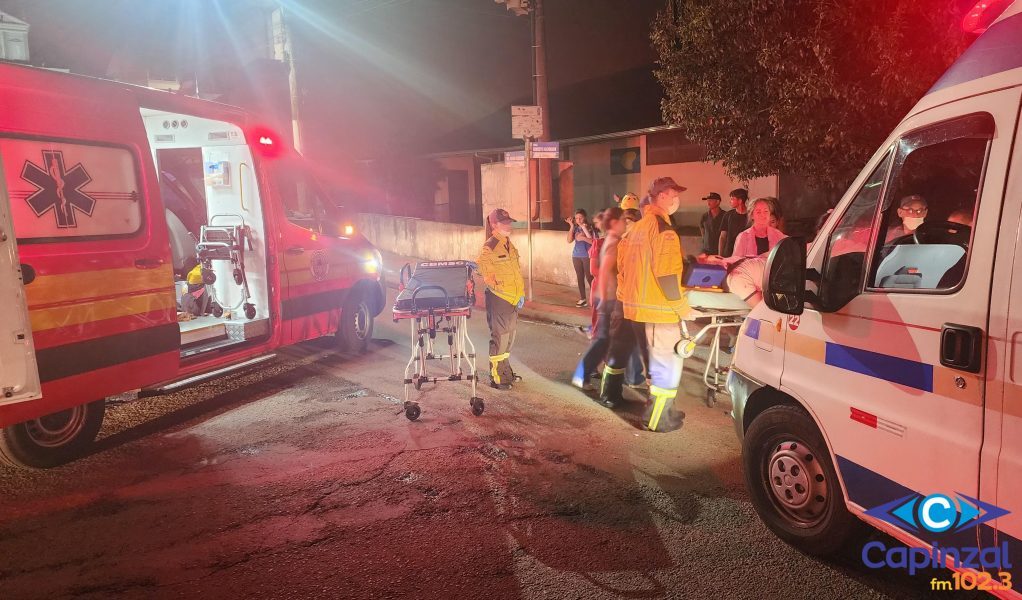 Adolescente fica ferido em acidente entre carro e moto no centro de Capinzal