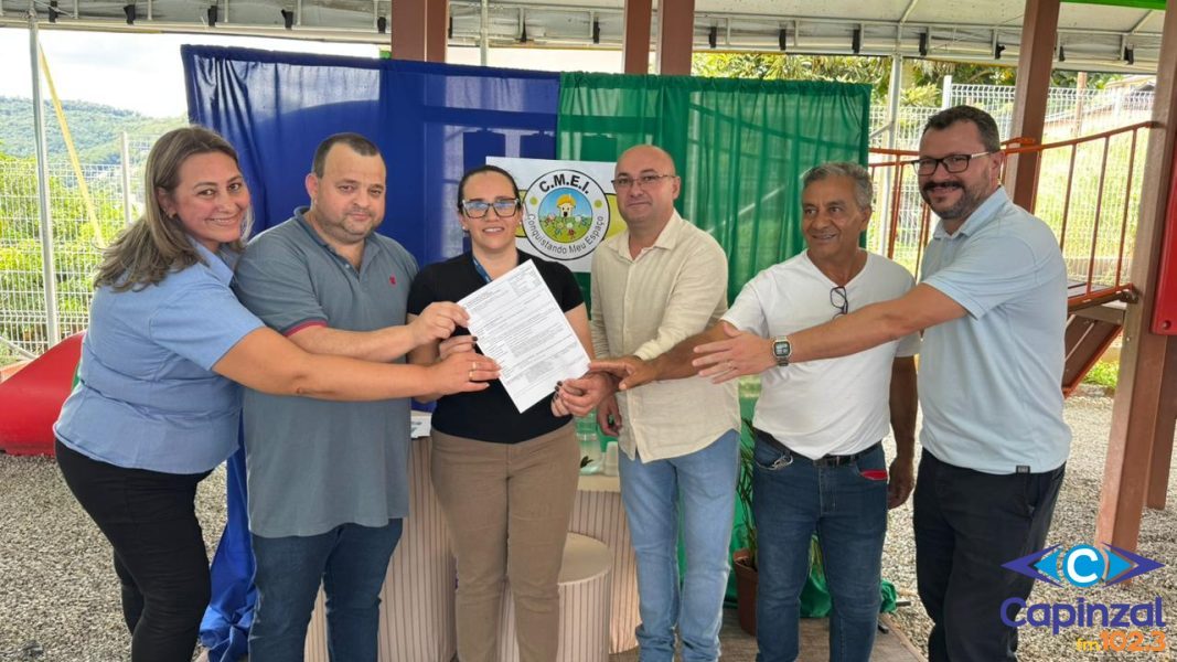 Prefeitura assina ordem de serviço para adequação de acesso ao parquinho do CMEI Conquistando Meu Espaço