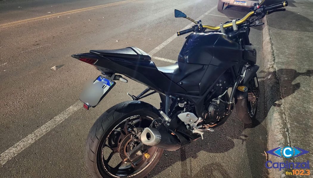 Motociclista é socorrido pelos Bombeiros após colisão com carro no centro de Capinzal