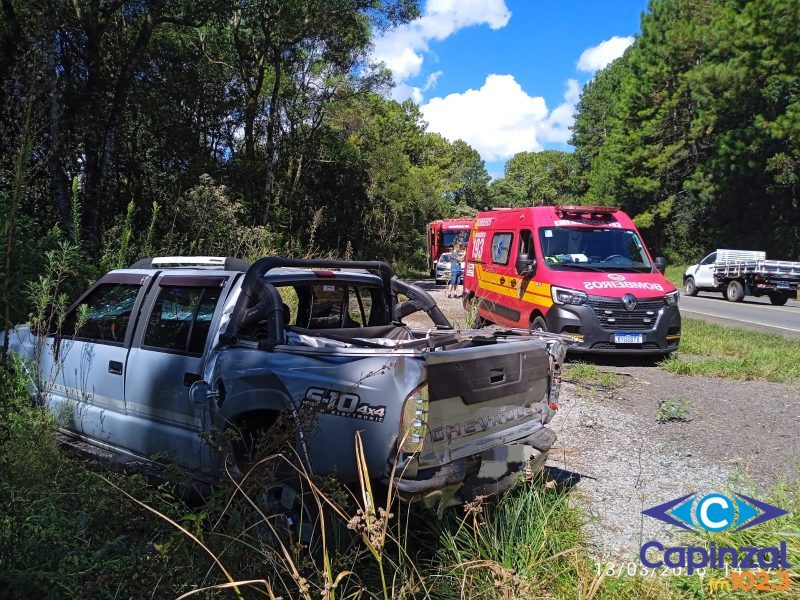 Acidente envolvendo caminhões e caminhonete deixa motorista ferido na BR-282, em Catanduvas