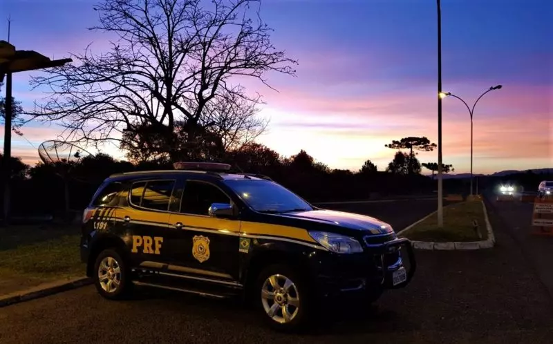 PRF prende suspeito de violência doméstica que seguia de Curitiba (PR) para Treze Tílias (SC)