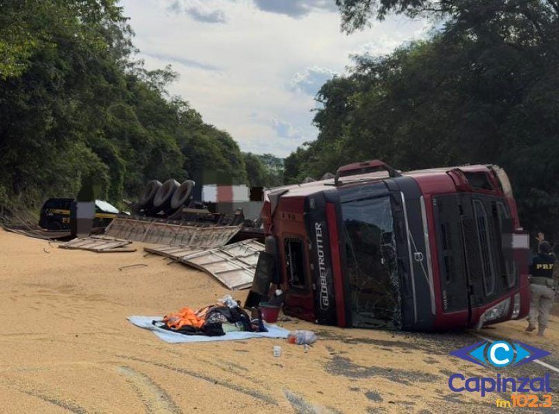 Colisão entre moto e carreta deixa três feridos na BR-282, no Oeste de SC