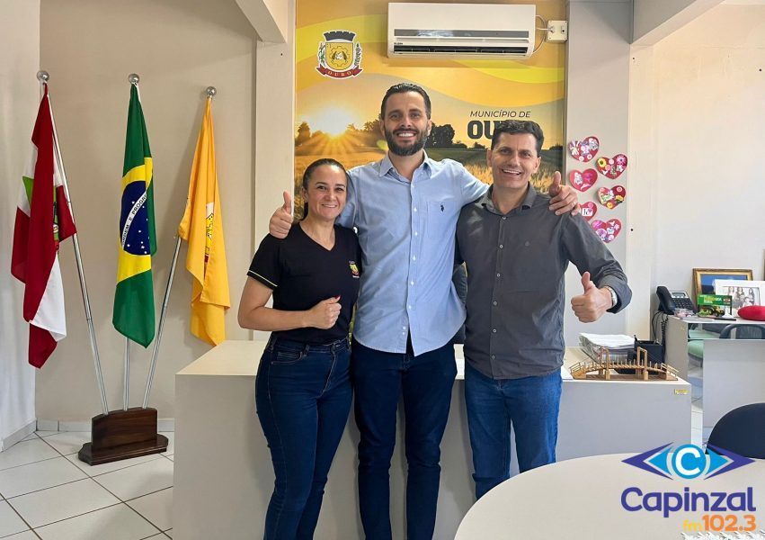 Violinista Simão Wolf visita a Prefeitura de Ouro