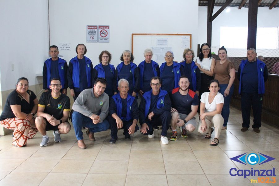 Zortéa entrega uniformes e reforça valorização dos atletas da terceira idade