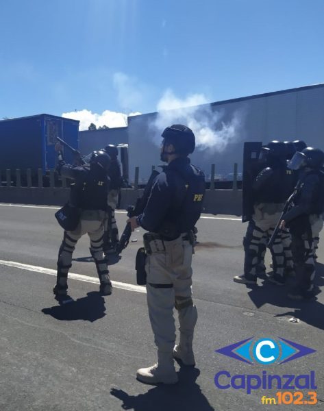 Justiça proíbe bloqueio de rodovias e acessos a portos no Litoral Norte