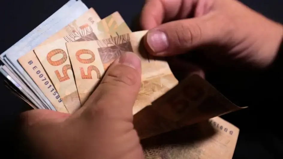 Alesc aprova aumento e salário mínimo regional de SC atinge R$ 2.106