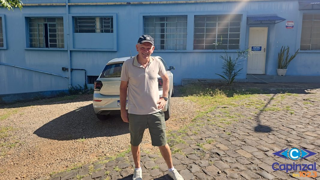 Após 46 anos, Valdir Weiss retorna ao Antigo Seminário em Ouro e revive memórias da década de 80