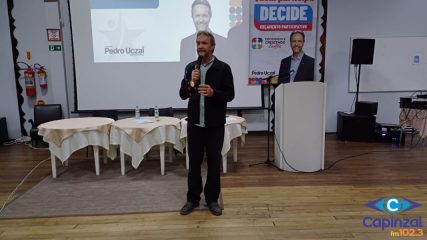 Foto: Deputado Pedro Uczai na assembleia realizada no ano de 2025 em Capinzal