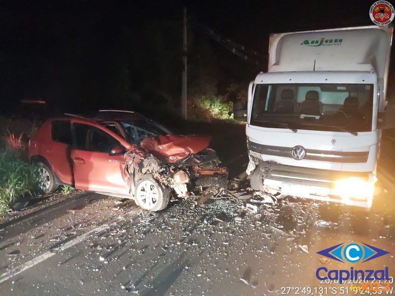 Colisão frontal na SC-135 deixa duas pessoas feridas em Videira