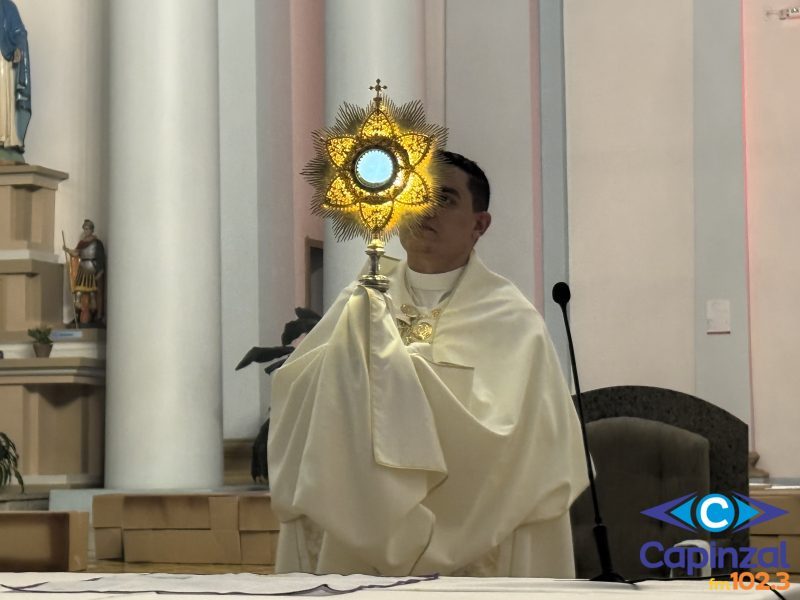 Centenas de fiéis participam do encerramento do XV Cerco de Jericó da Paróquia São Paulo Apóstolo