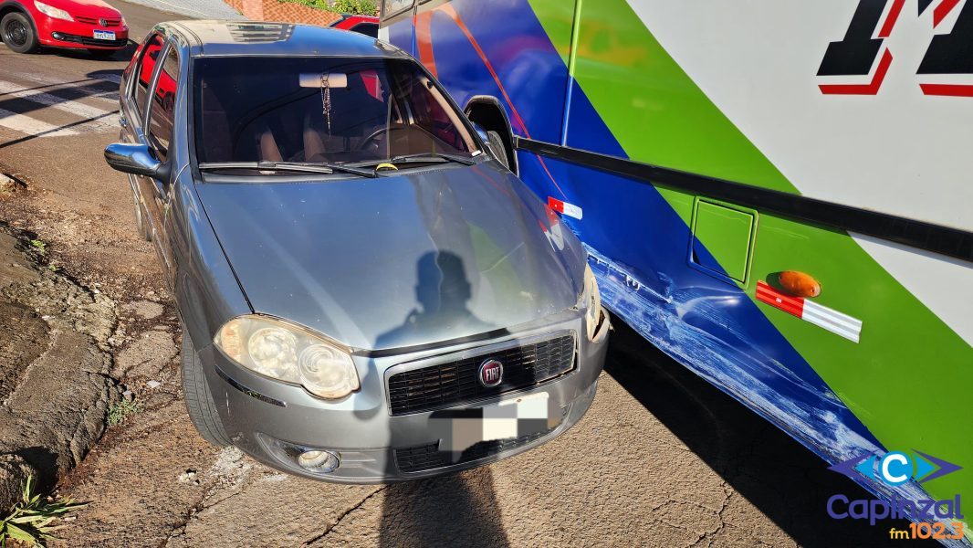 Colisão entre carro e ônibus é registrada no bairro São Cristóvão, em Capinzal