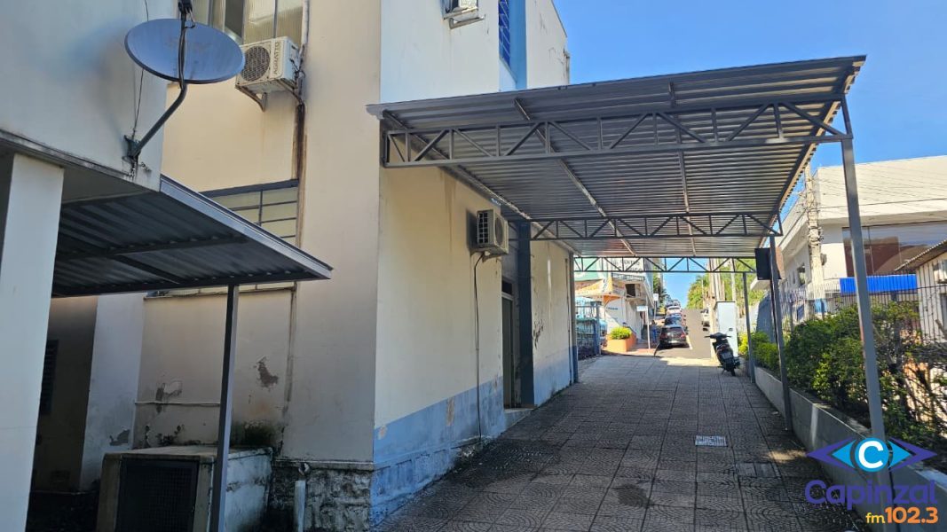 Cobertura metálica no acesso à Farmácia Pública da Unidade Central de Saúde de Capinzal é concluída