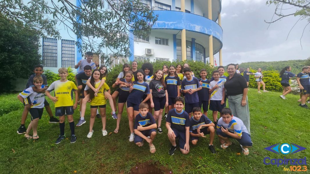 Cápsula do tempo marca comemorações dos 40 anos do Viver e Conhecer e envolve alunos do 6º ano em atividade de reflexão sobre o futuro