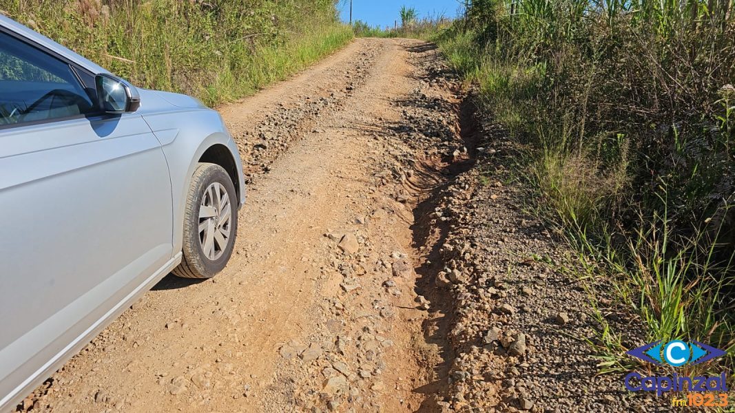 Moradores relatam más condições em estrada da Linha Entrada; Prefeitura prevê recuperação na próxima semana