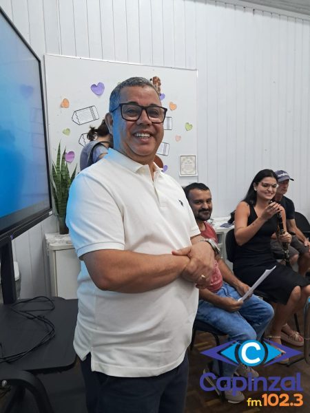 Capinzal presta homenagem ao maestro Carlos Alberto da Silva em sua despedida após 33 anos de dedicação