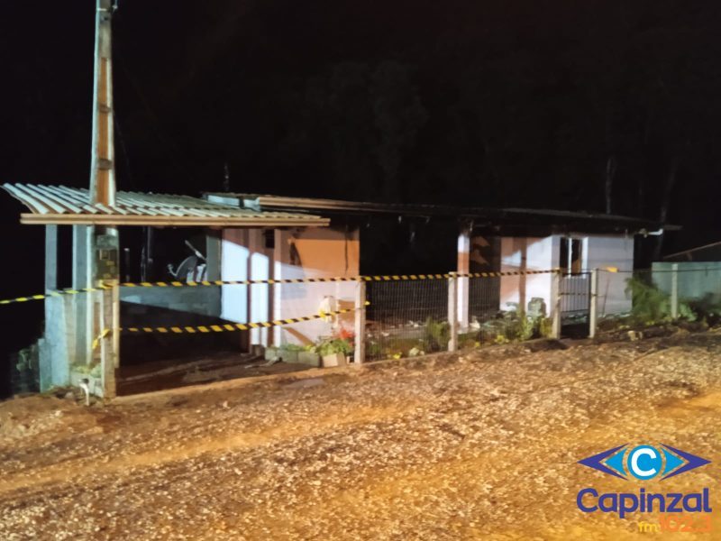 Incêndio destrói grande parte de residência no interior de Piratuba