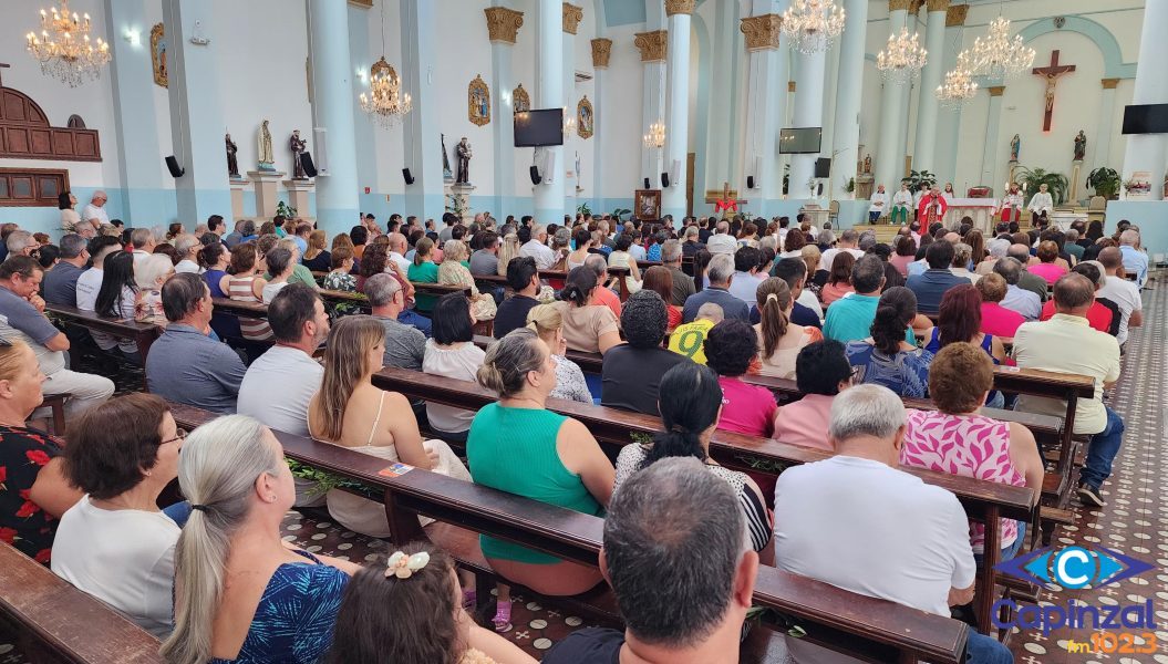 Domingo de Ramos na Igreja Matriz São Paulo Apóstolo abre a Semana Santa