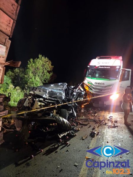 Colisão envolvendo dois caminhões e camionete é registrada em Monte Carlo