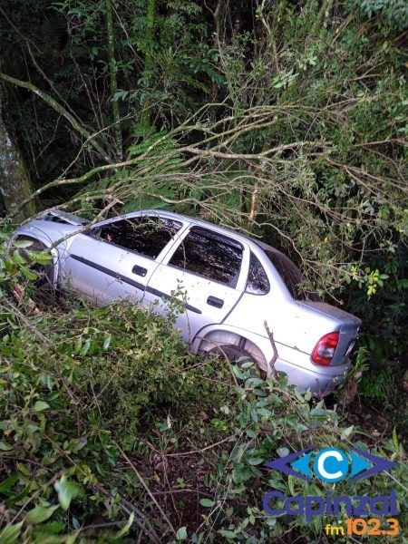 Veículo é encontrado abandonado após saída de pista em Catanduvas