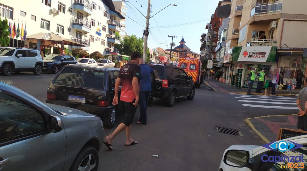 Engavetamento envolve três veículos no centro de Piratuba