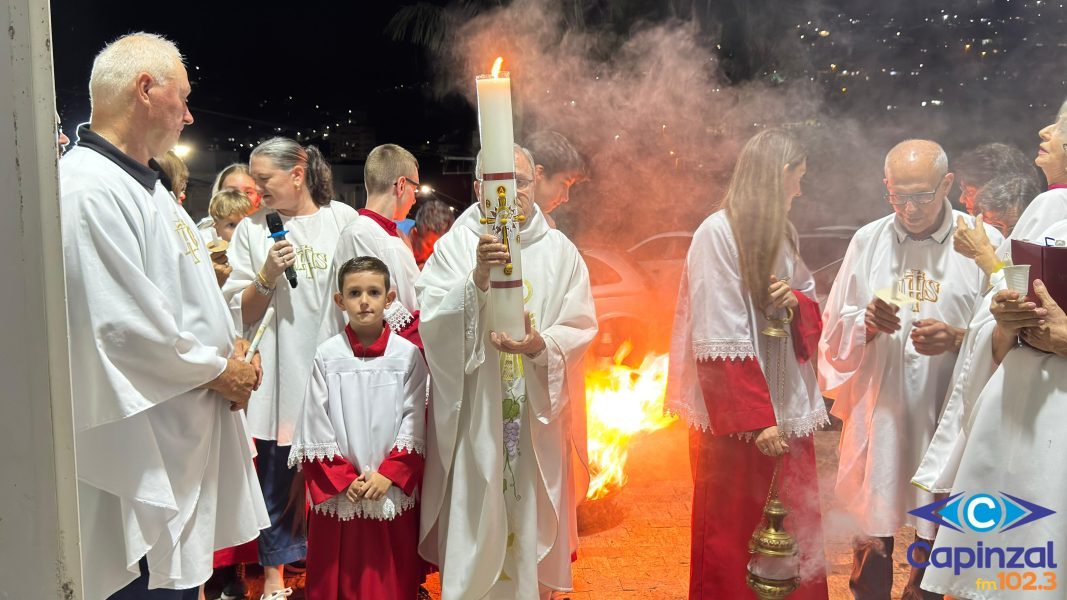 Círio Pascal ilumina a esperança durante celebração do Sábado de Aleluia