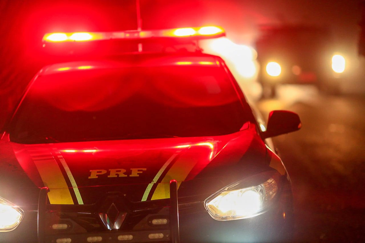 PRF apreende 300 litros de agrotóxicos proibidos em Água Doce e prende motorista por contrabando