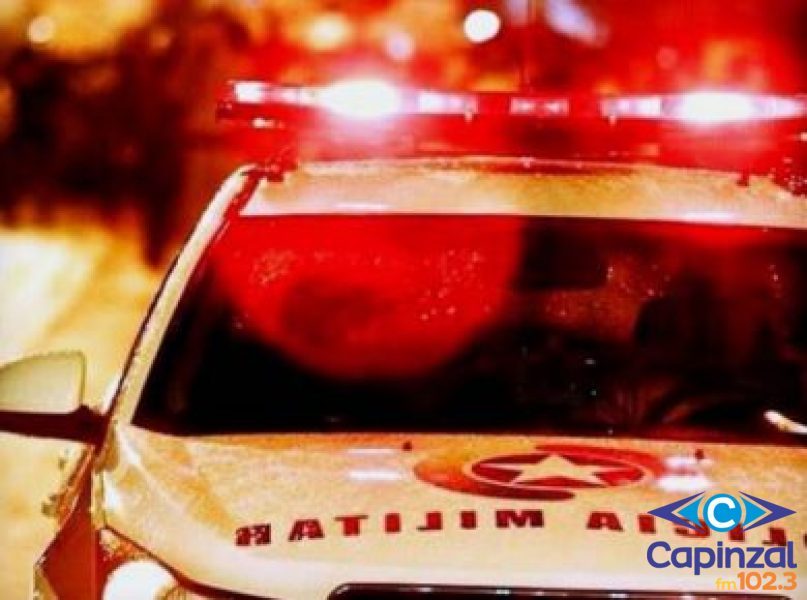 Homem é preso após ameaçar companheira com facão e manter família em cárcere no interior de Treze Tílias