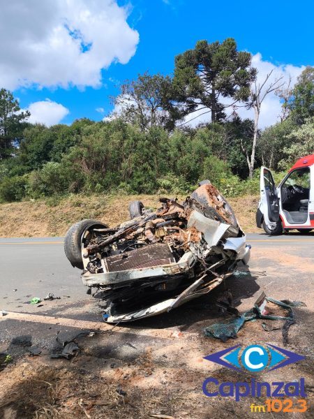 Colisão frontal entre carros deixa ferido na BR-282, em Ponte Serrada