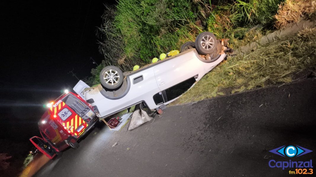 Tragédia no Oeste: homem morre em violenta colisão seguida de capotamento na SC-496