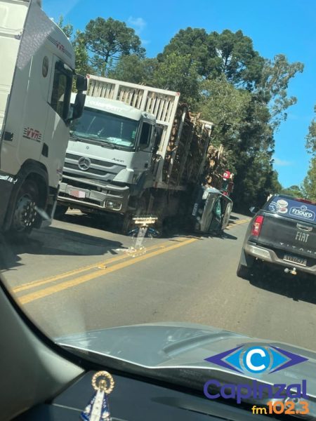 Colisão envolvendo três veículos deixa uma pessoa ferida na SC-135