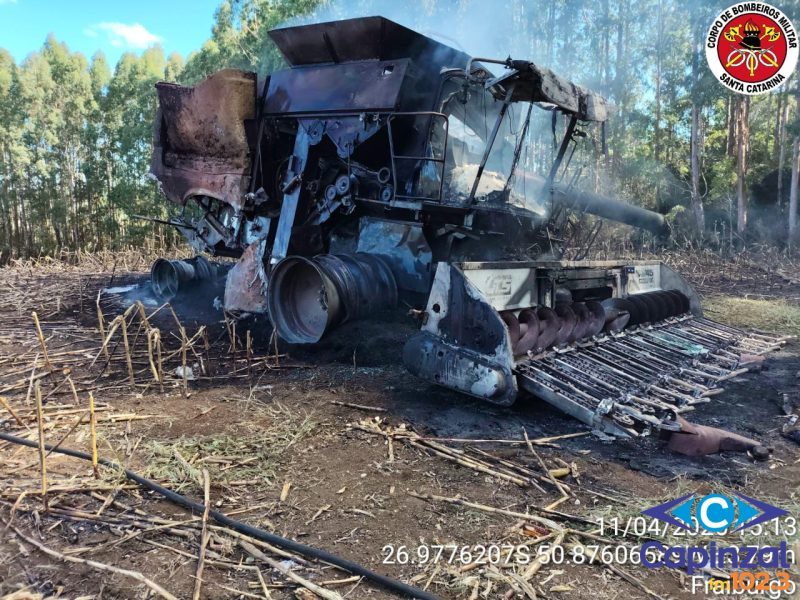 Incêndio destrói colheitadeira em Fraiburgo