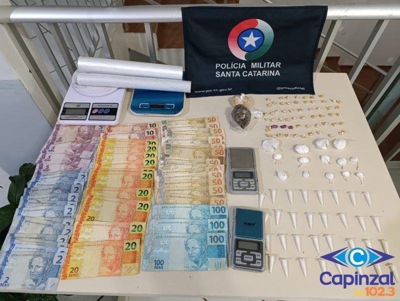 Tráfico desmantelado em Videira: homem é preso com drogas, balanças e dinheiro em flagrante