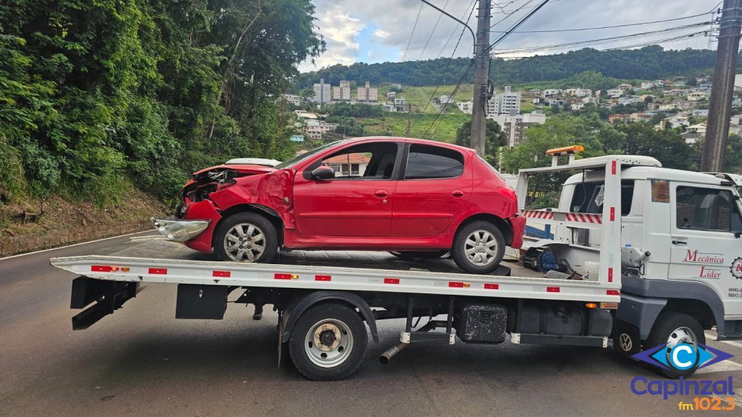 Colisão entre carro e moto deixa jovem ferida em Capinzal