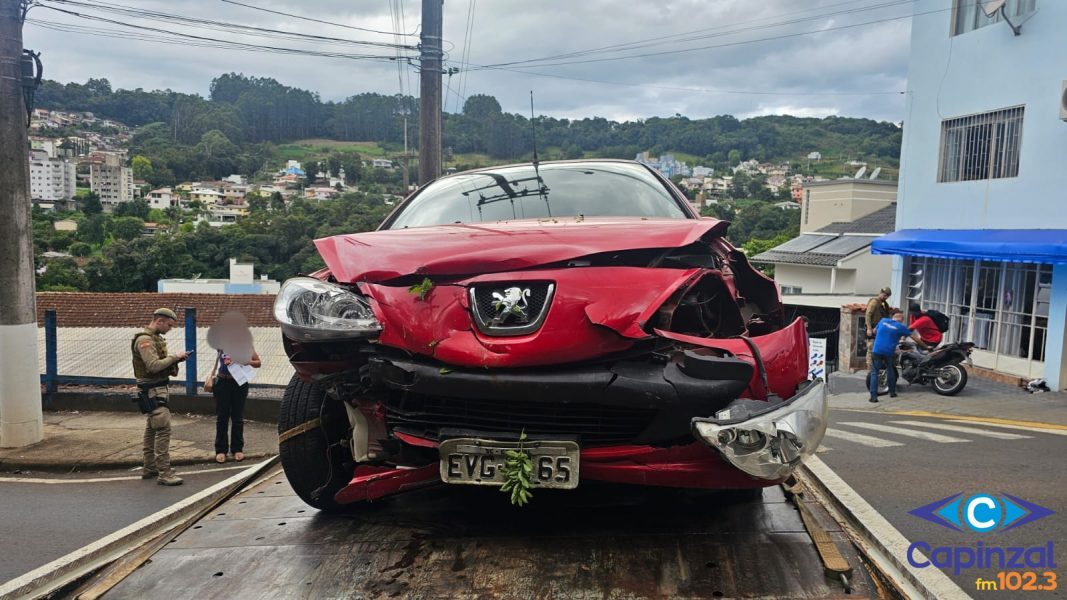 Colisão entre carro e moto deixa jovem ferida em Capinzal