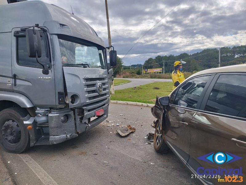 Acidente envolve caminhão e dois carros na BR-282 em Campos Novos