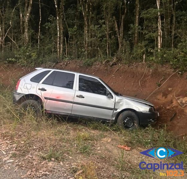 Motorista é preso por embriaguez após capotamento com vítimas no interior de Anita Garibaldi