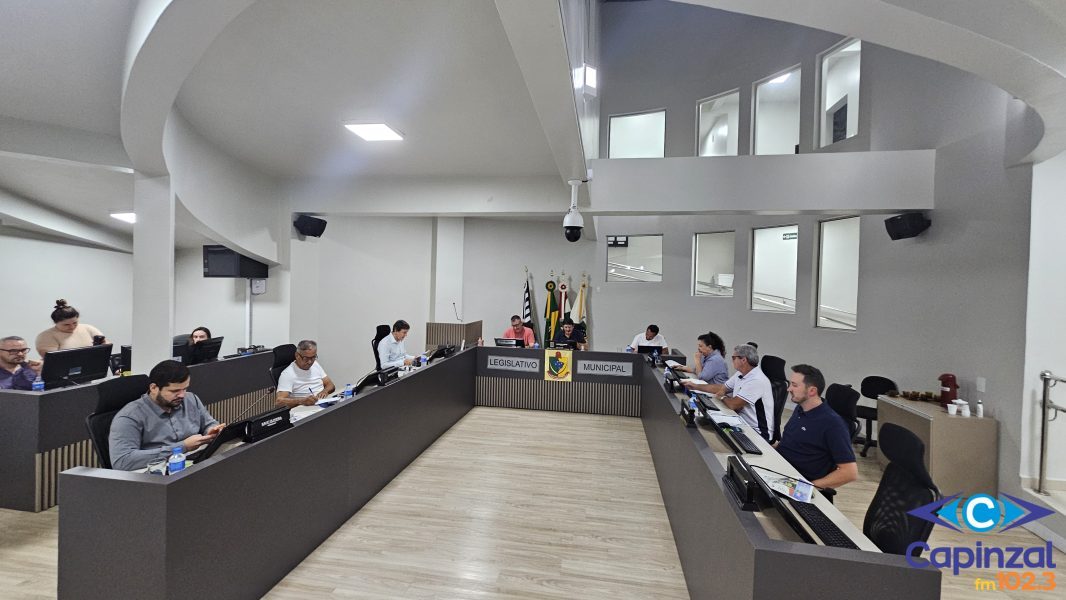 Sessão da Câmara de Capinzal tem pauta extensa, adiamento de projeto e homenagens