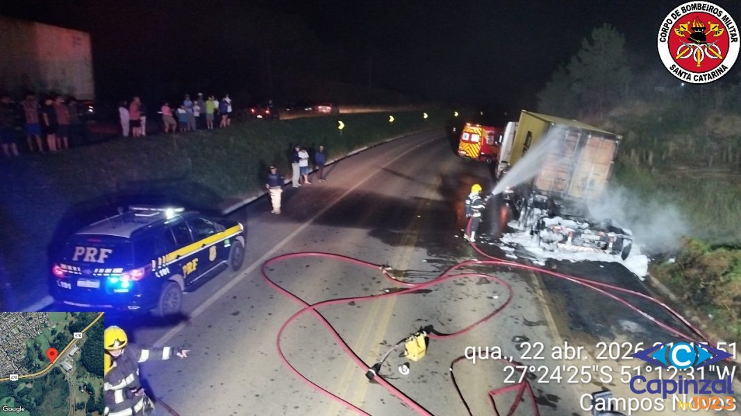 Caminhão com carga de vidro pega fogo na BR-470 em Campos Novos