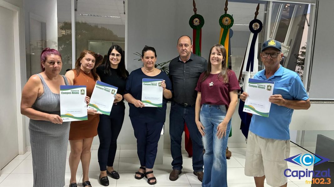 Prefeitura de Campos Novos realiza entrega de matrículas por meio do programa REURB