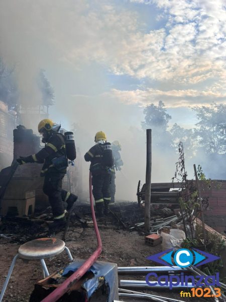 Incêndio destrói residência em Herval d’Oeste