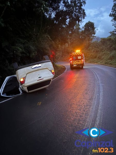 Motorista fica ferido após capotamento em Salto Veloso