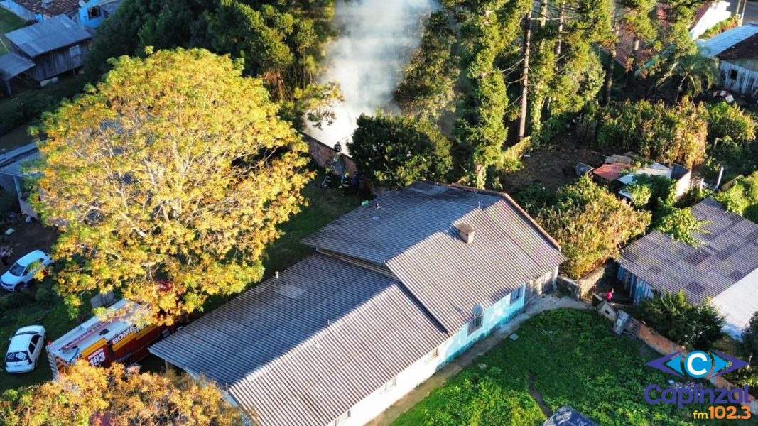 Incêndio em rancho mobiliza bombeiros no centro de Lebon Régis