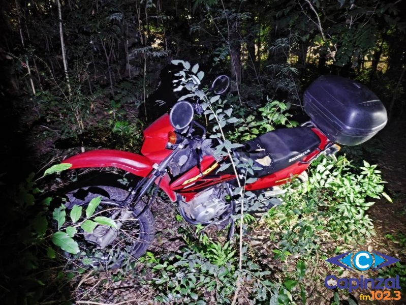 PM encontra moto escondida em mata após denúncia em Joaçaba