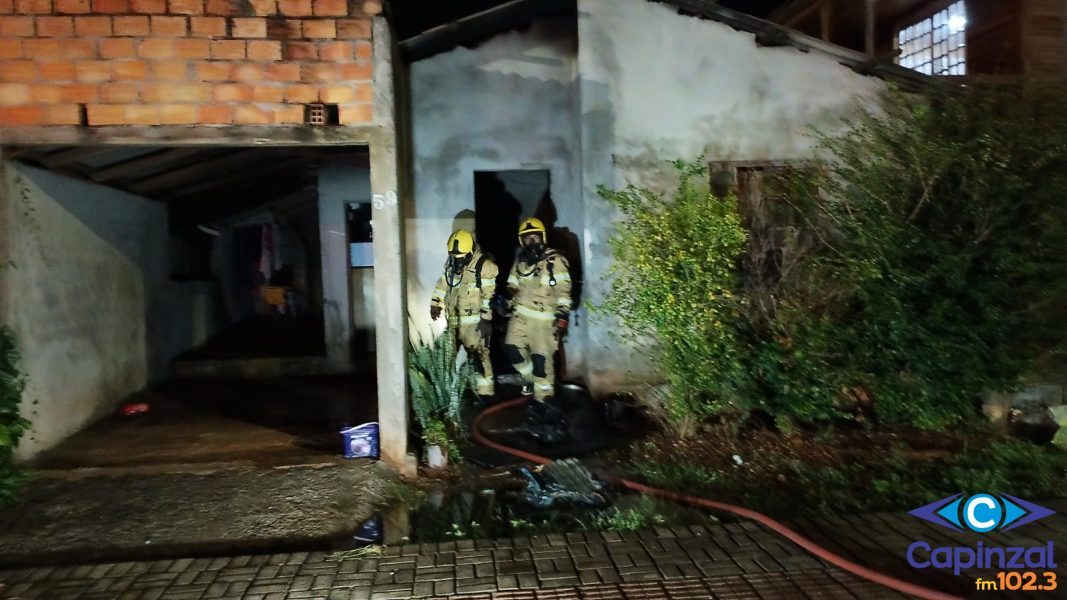 Homem sofre queimaduras de segundo grau em incêndio em residência no Oeste de SC