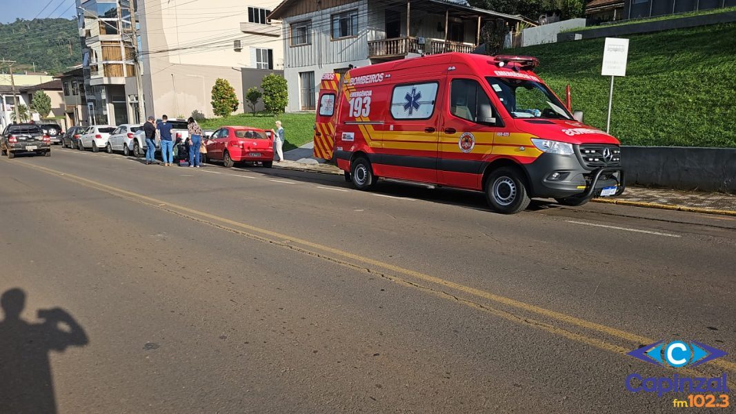 Idoso fica ferido após ser atropelado por carro desgovernado no Centro de Ouro