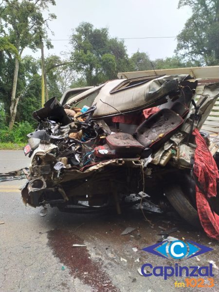 Colisão entre carros, caminhão e carreta deixa um morto e um ferido grave na BR-282 em Joaçaba