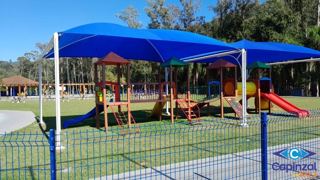 Cobertura no parque infantil transforma espaço de lazer em Capinzal e garante mais conforto às famílias