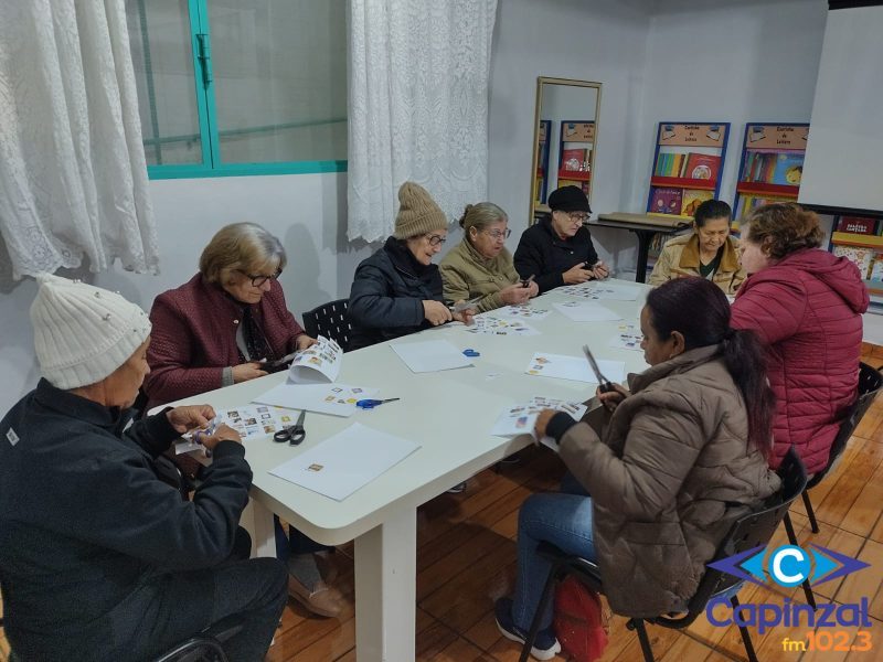 CRAS de Ouro promove ação da campanha “Faça Bonito” com exposição de flores confeccionadas por participantes do PAIF
