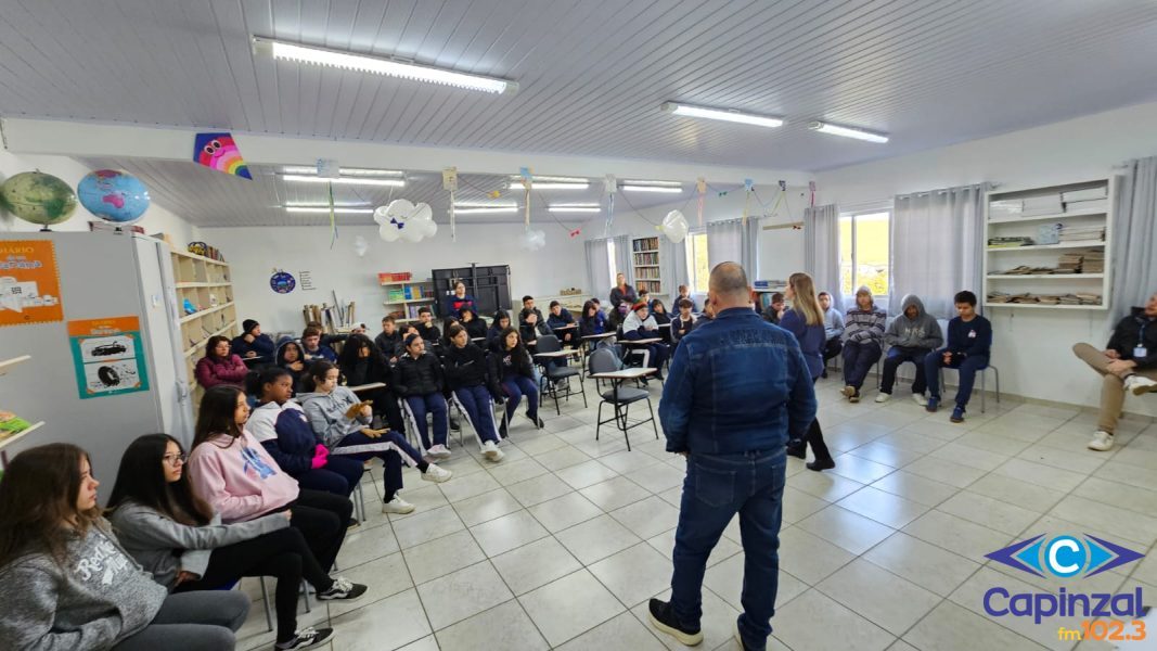 Escolas de Capinzal recebem palestra de conscientização sobre drogas lícitas e ilícitas